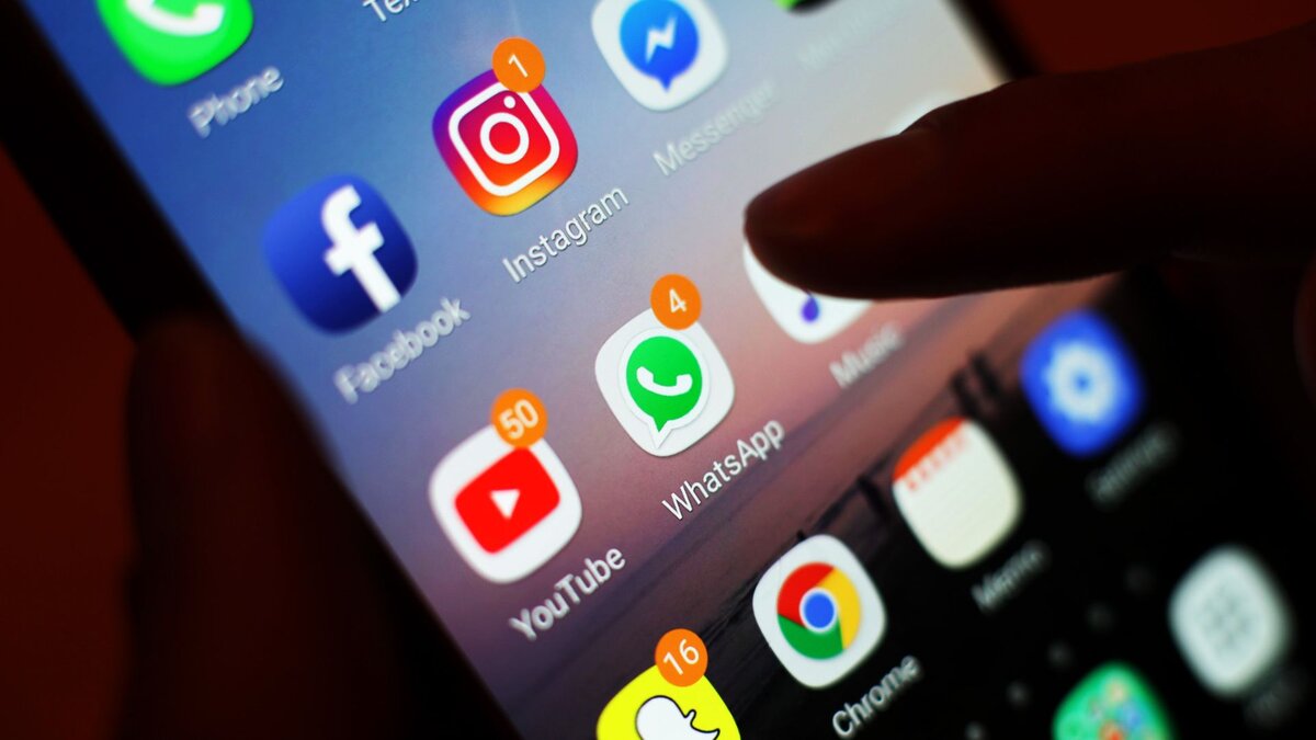 Australia vows to ban social media for children under 16