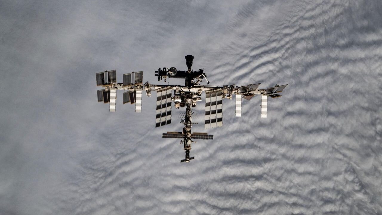  Congress wants the International Space Station to keep flying until 2032. Here's why 