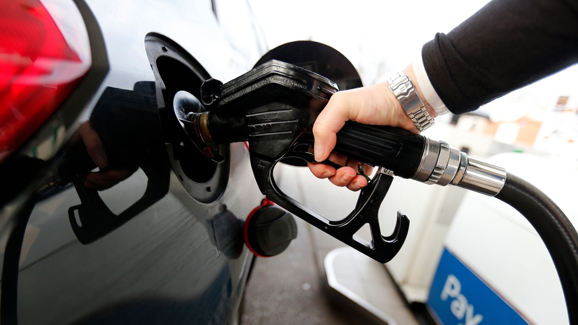 Fuel retailers 'losing money' on diesel as prices spike